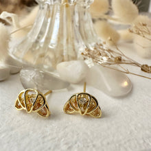 Load image into Gallery viewer, P&amp;B stud earrings
